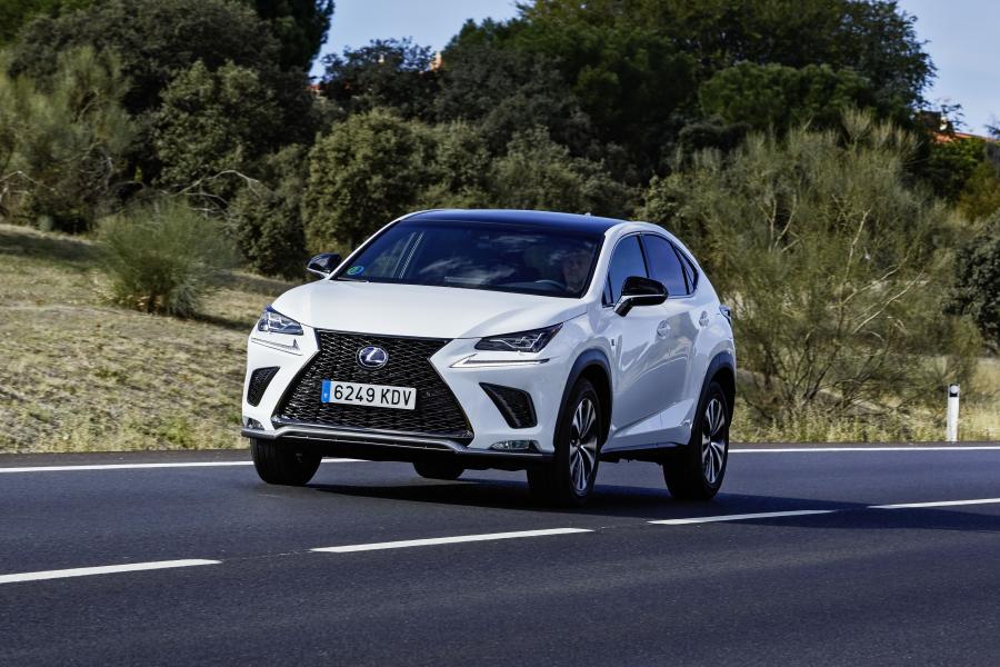  Lexus NX300h F-Sport 2017 года  (WW) (фото 18 из 20)